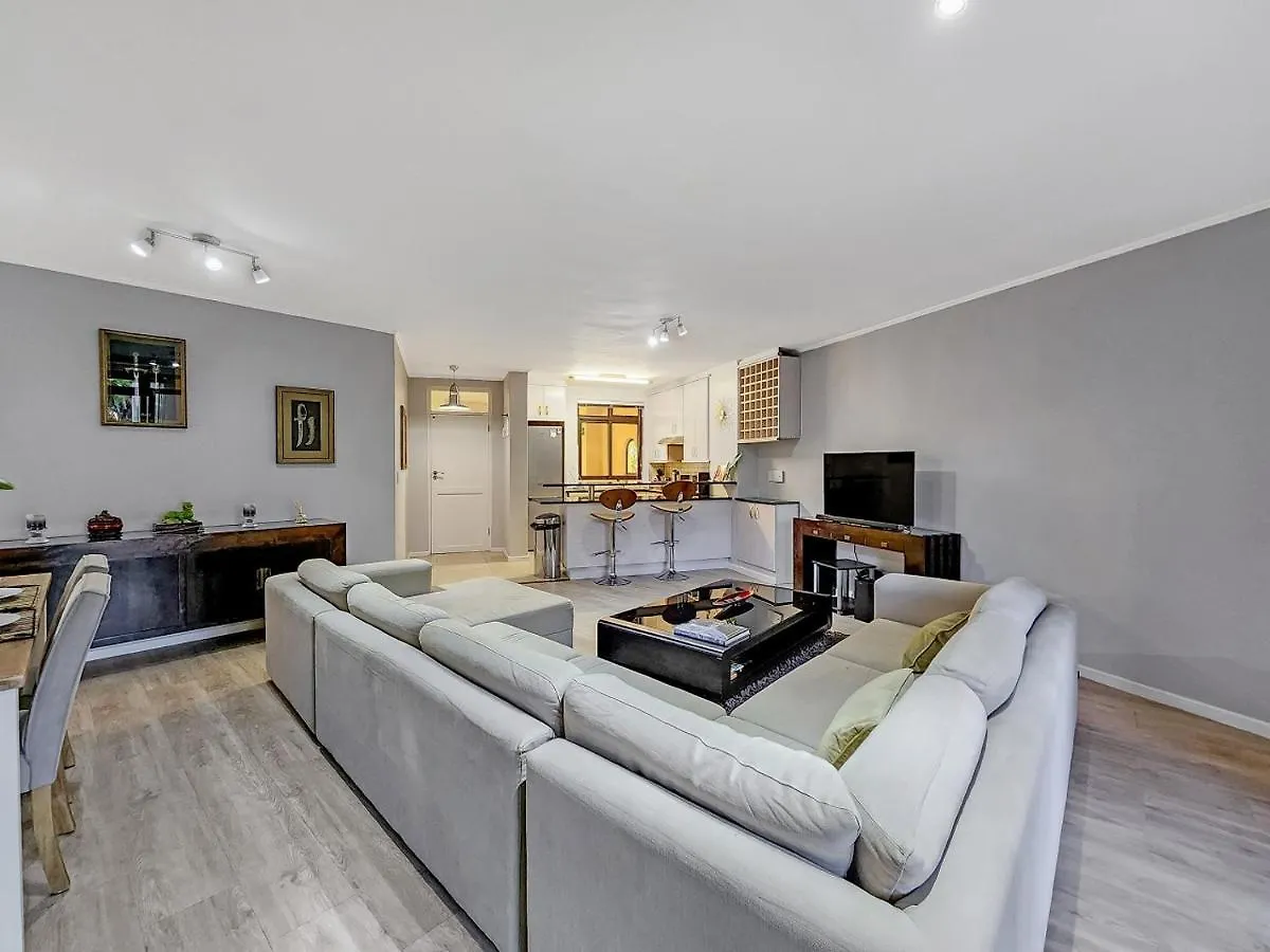 Walkable, Pools, Park And Great For Families Apartment Cape Town
