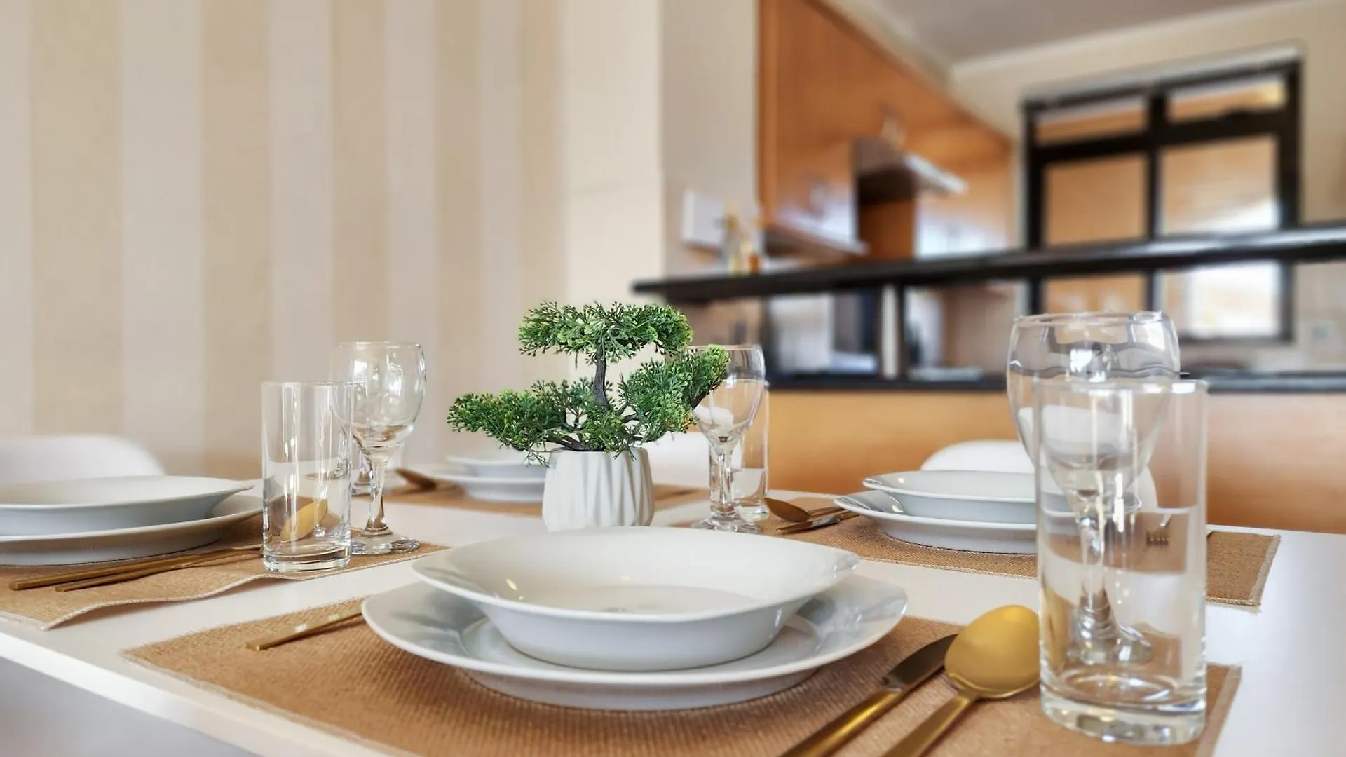 Apartment Walkable, Pools, Park And Great For Families