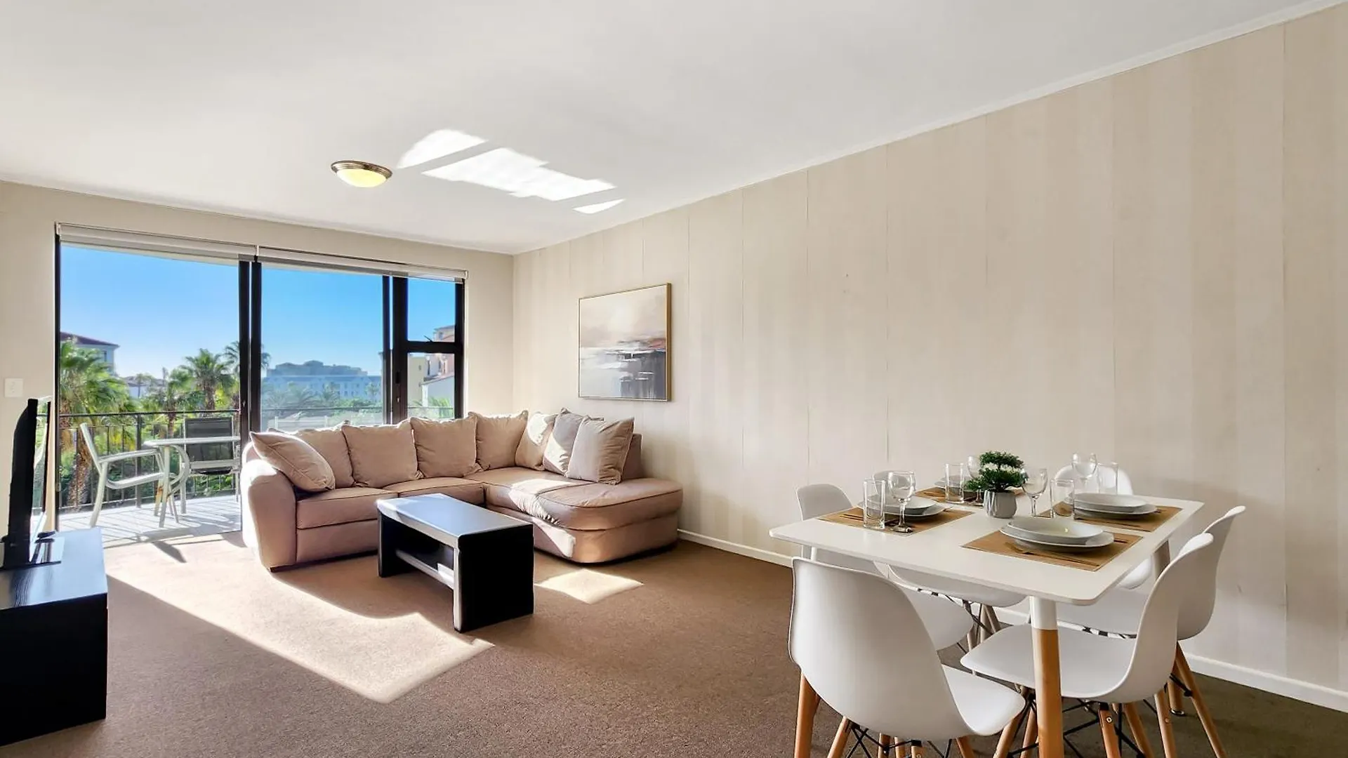 Apartment Walkable, Pools, Park And Great For Families
